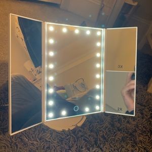 Tri Fold Vanity Morris with LED Lights